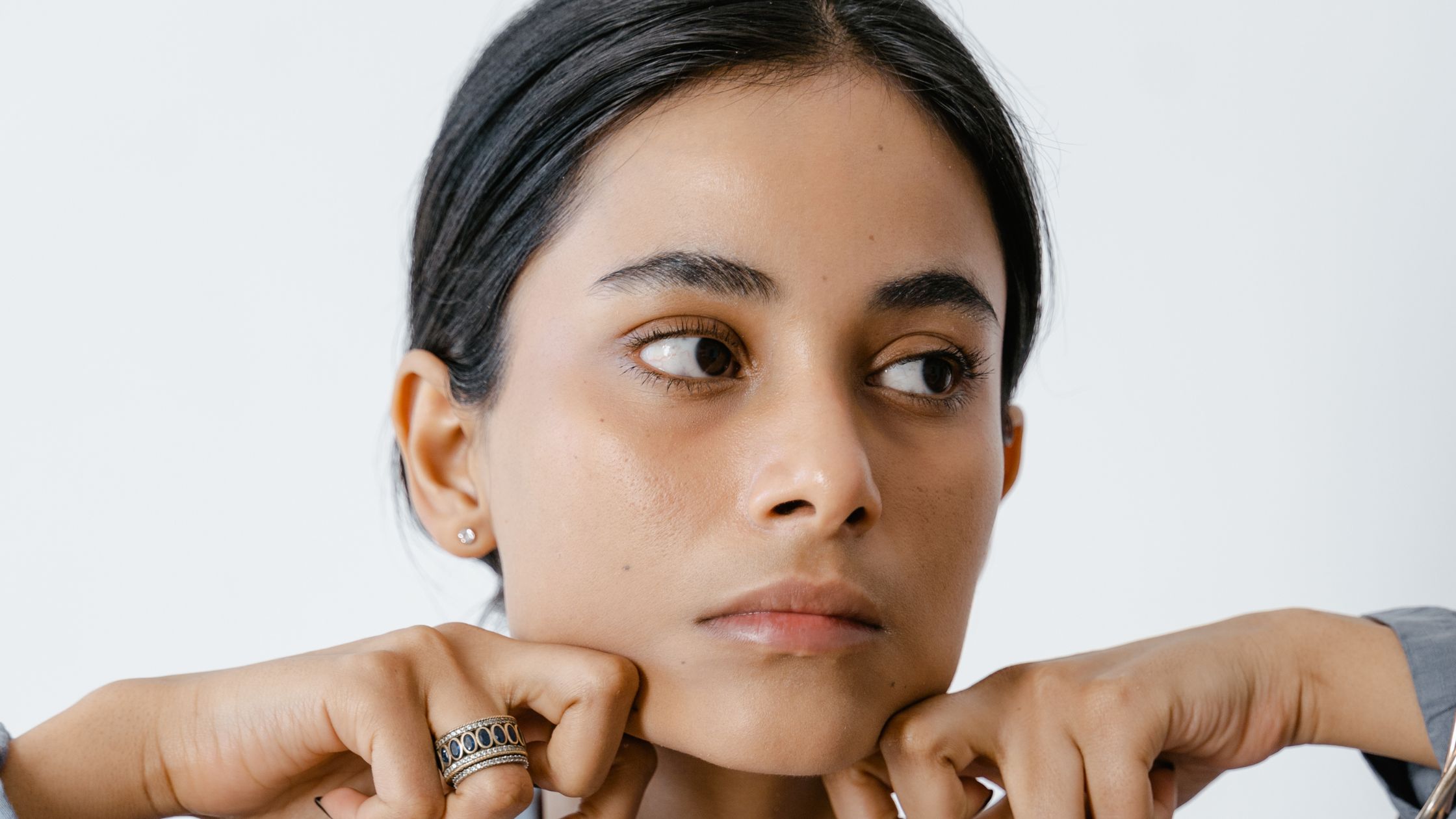 Mewing, la última moda viral peligrosa para tu salud oral