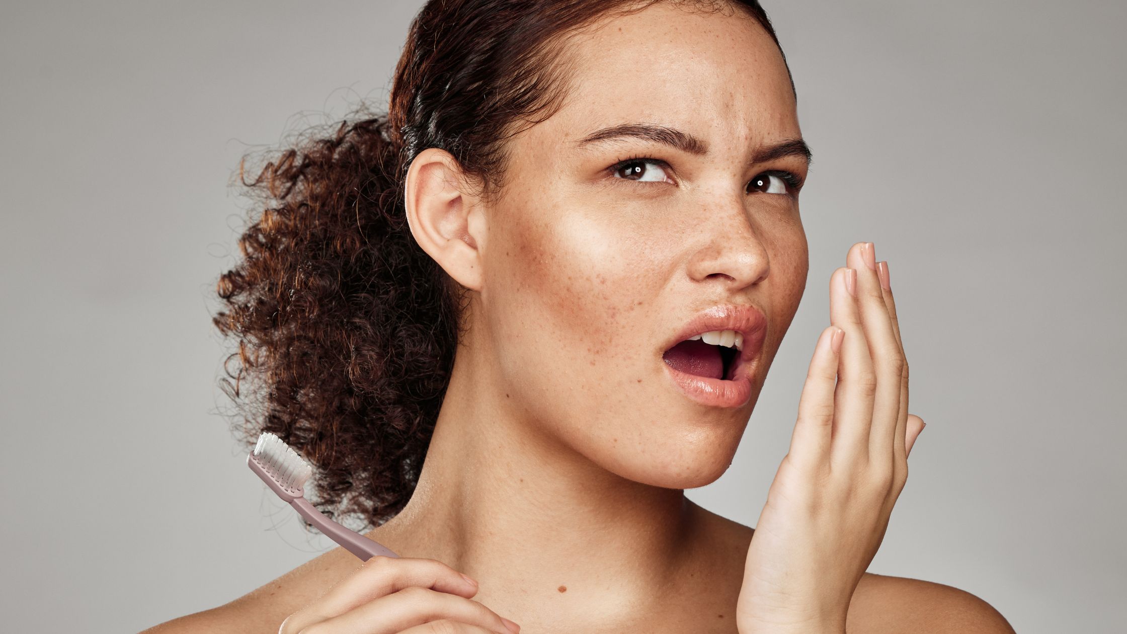 Cómo quitar el mal aliento: causas, soluciones y consejos duraderos