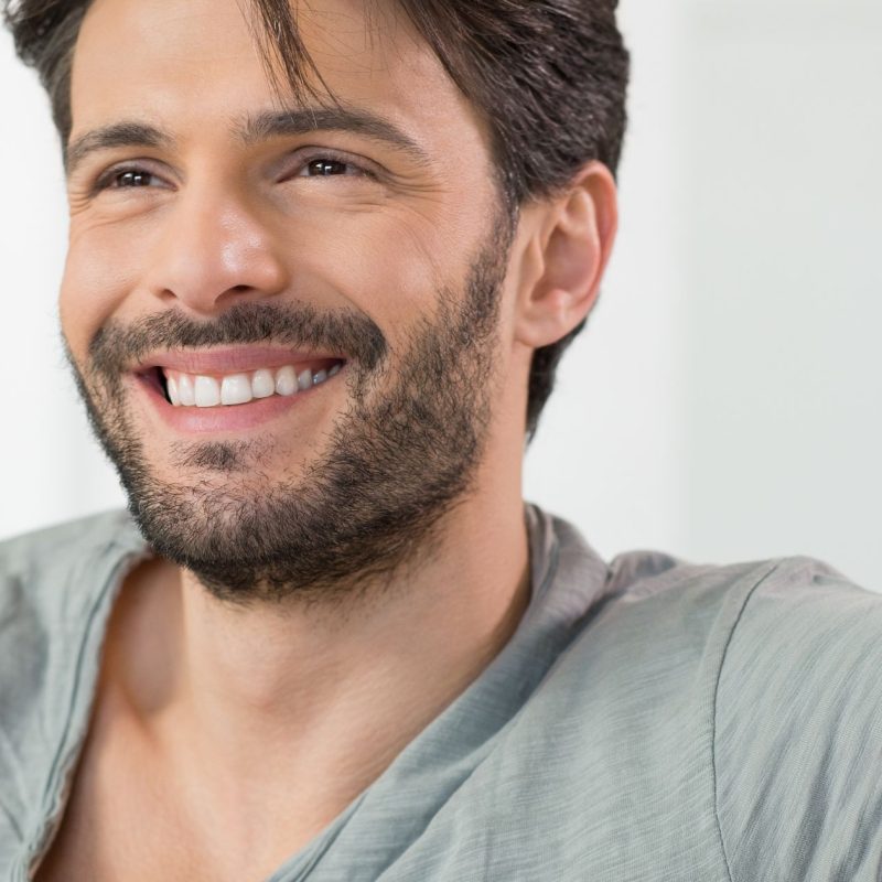 triángulos negros entre dientes