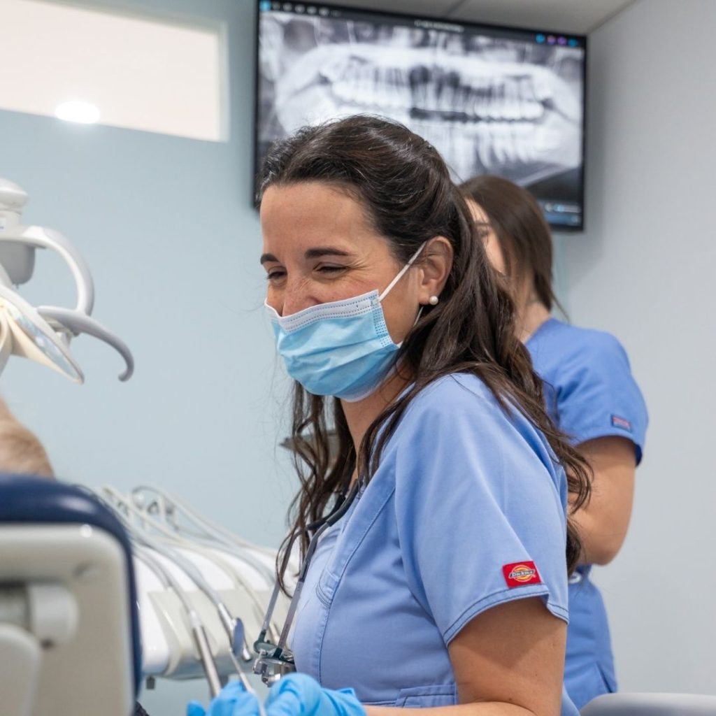 Doctora Ana Fernandez Cavada - Clínica Dental Dentinos